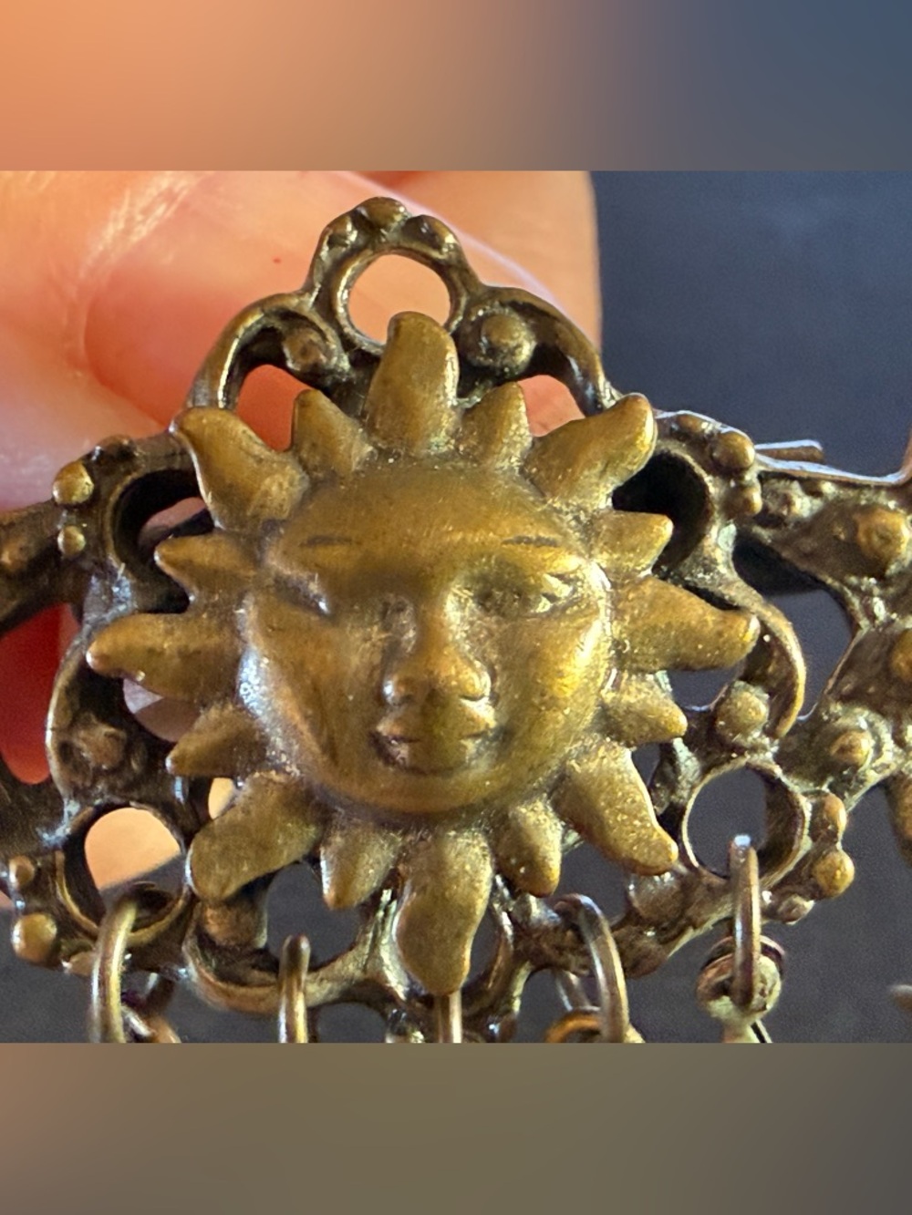 Vintage Sun & Stars Dangle Charm Brooch Pin Gold-Tone Sun Face articulated - Picture 7 of 10